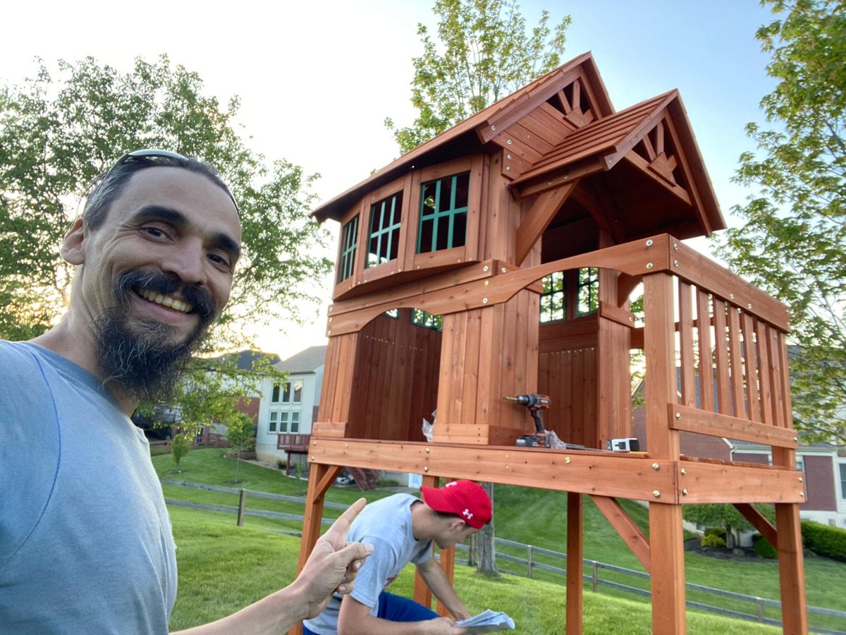 Play set Assembly — example photo